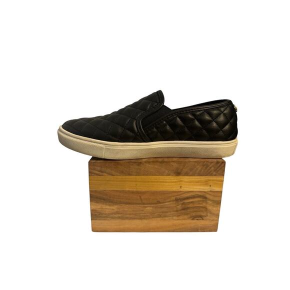 Steve Madden Black Quilted Sneakers Size 7 Slip On Fabric Shoes ECNTRCQT - Picture 3 of 10